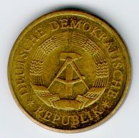 Bild:DDR_Mark_Rueckseite_20Pfennig_kl.jpg